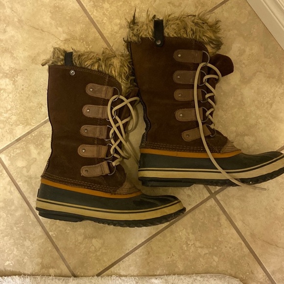 Ladies winter boot - Picture 1 of 5